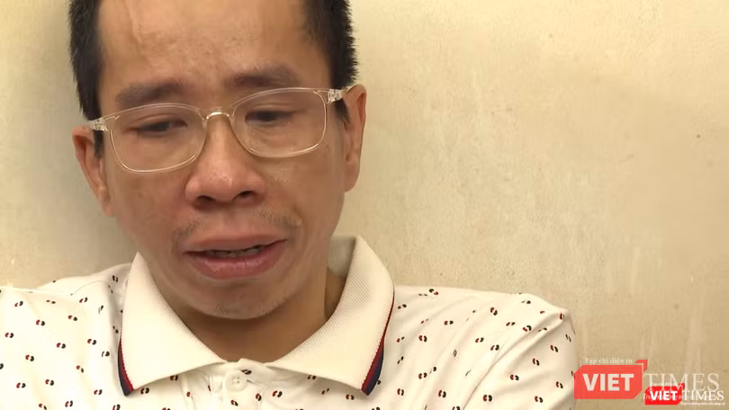 Nhắc lại quãng đời gian nan, anh Đức nhiều lần rơi nước mắt