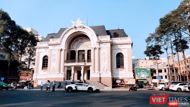 Mong chờ một nhà hát đạt chuẩn cho TP.HCM nhưng công trình ngàn tỉ xem ra còn xa vời (Ảnh: Hoà Bình)