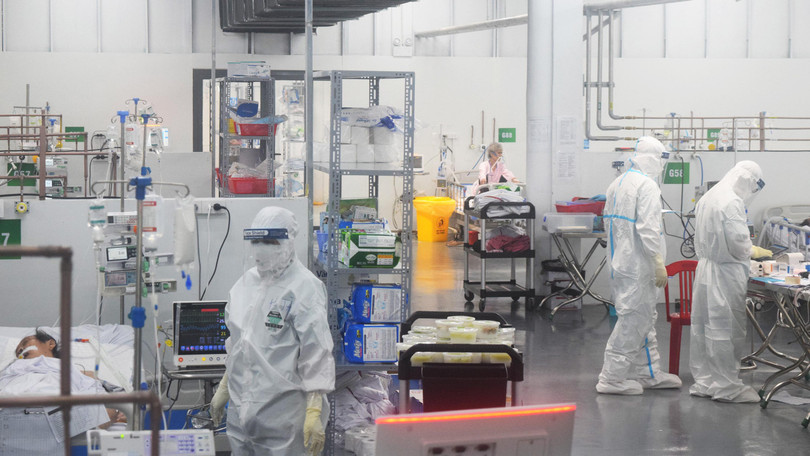 Phòng điều trị bệnh nhân nặng COVID-19 đặt tại Bệnh viện dã chiến số 14, một trong 4 cơ sở điều trị đa tầng đang được duy trì tại TP.HCM. Ảnh: Hoà Bình