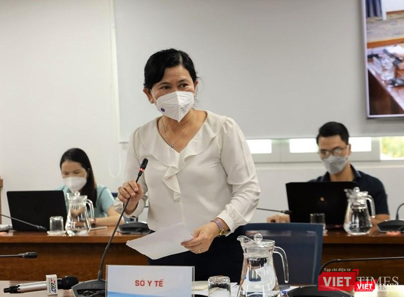 Chánh Văn phòng Sở Y tế Nguyễn Thị Huỳnh Mai cho biết trong số tử vong, nhiều ca mắc bệnh nền, 75% trường hợp chưa tiêm vaccine ngừa COVID-19 hoặc tiêm chưa đủ liều. Ảnh: Linh Nhi