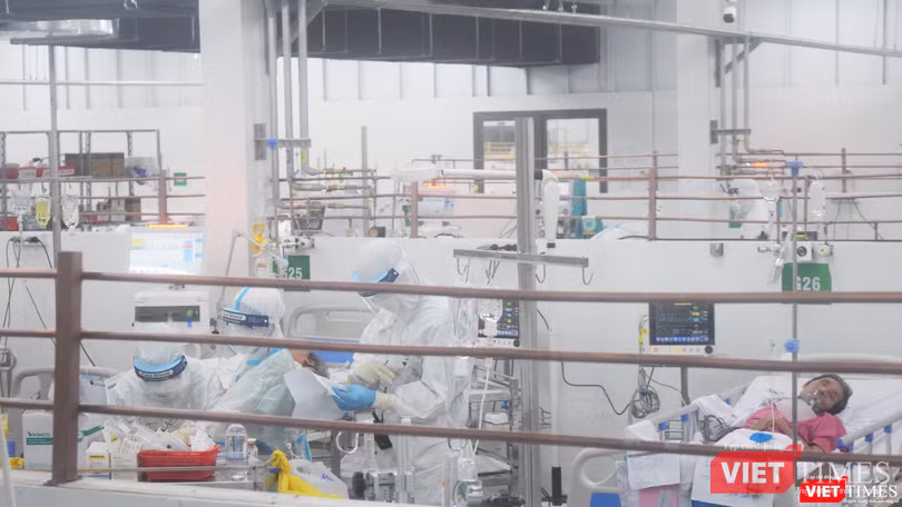 Tình hình số ca F0 trên địa bàn TP.HCM tiếp tục tăng, TP huy động nhân sự ngành y đến Bệnh viện dã chiến số 16. Ảnh: Hoà Bình