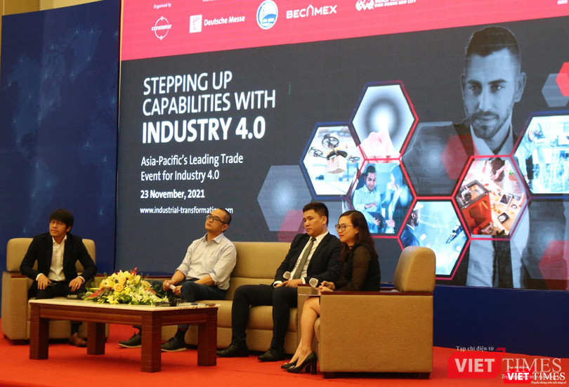 TS Phạm Tuấn Anh (ngồi thứ 2 từ bên phải ảnh) trong phần toạ đàm tại ITAP 2021 - Bình Dương, Việt Nam