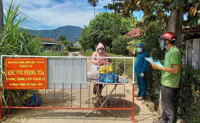 Một chốt kiểm soát COVID-19 ở Phú Yên. Ảnh: Báo Phú Yên