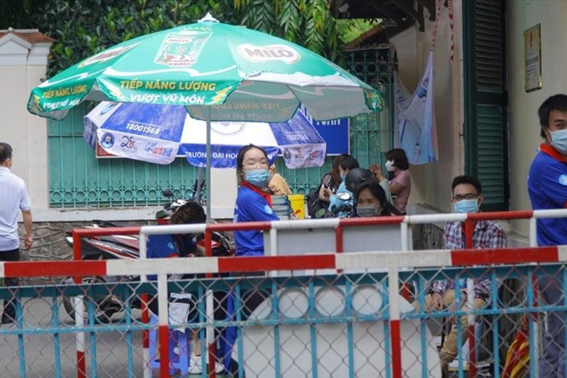 Sở GDĐT TP.HCM phối hợp HCDC triển khai các biện pháp phòng chống dịch tại điểm thi. Ảnh: Chân Phúc Sở GDĐT TP.HCM phối hợp HCDC triển khai các biện pháp phòng chống dịch tại điểm thi. Ảnh: Chân Phúc