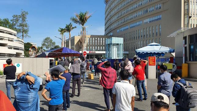 Xét nghiệm nhanh tại BV Quân Y 175 - Ảnh: Tiền Phong Xét nghiệm nhanh tại BV Quân Y 175 - Ảnh: Tiền Phong