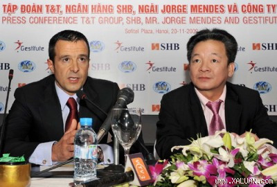 "Bầu" Hiển và "siêu cò" Jorge Mendes trong một buổi làm việc tại Việt Nam (Ảnh: Internet)