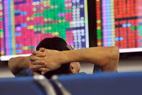 Thị trường chứng khoán Việt Nam sau giai đoạn thăng hoa, đã mất đà và đang trải qua những khoảng thời gian giao dịch thực sự tệ.