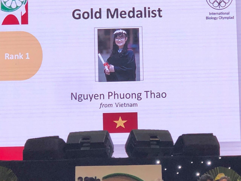 Nguyễn Phương Thảo của THPT chuyên ĐH KHTN được tôn vinh là "the first winer" (Ảnh: Thanh Huyền)