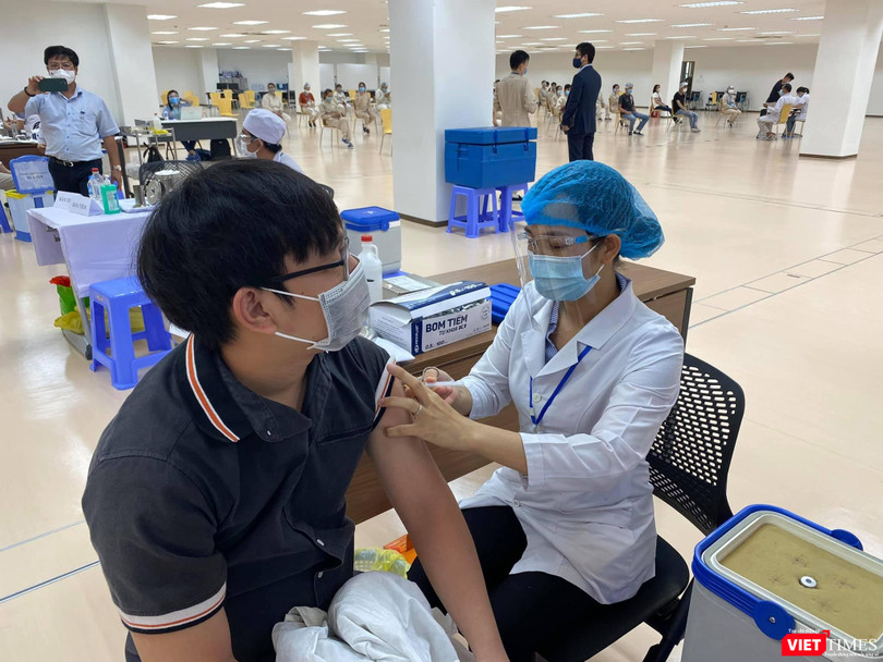 Kiến nghị ưu tiên phân bổ vaccine cho tỉnh Bình Dương tiêm ngừa cho công nhân. Ảnh: BYT 