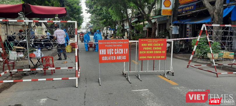 Khu vực cách ly phong toả tại quận Bình Tân vì phát hiện nhiều BN mới - Ảnh: HCDC