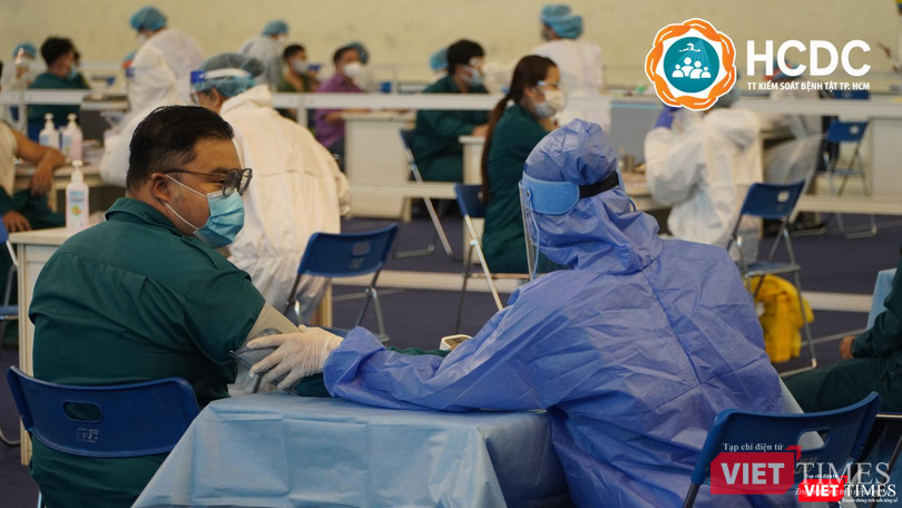 Tiêm chủng cho các đối tượng mở rộng tại Nhà thi đấu Phú Thọ (Ảnh: HCDC)