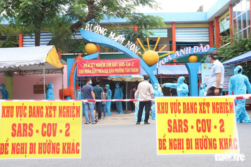 Trường mầm non Hoa Anh Đào là 1 trong 4 điểm ở phường Tân Thành, quận Tân Phú triển khai lấy mẫu xét nghiệm trên diện rộng - Ảnh: Xuân Mai