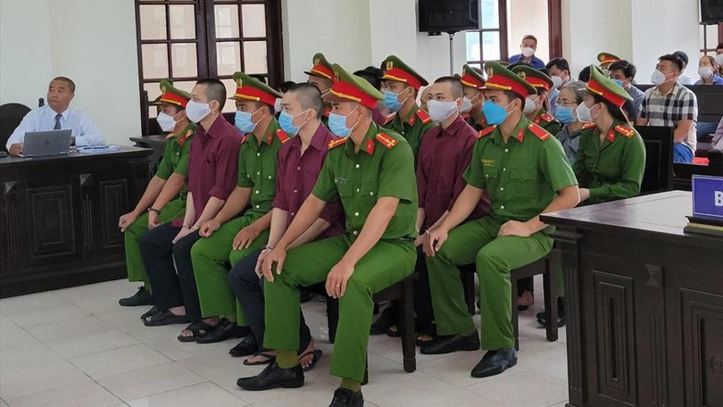 TAND huyện Đức Hòa vẫn đang tiếp tục xét xử sơ thẩm bị cáo Lê Tùng Vân và các đồng phạm tại Tịnh thất Bồng Lai. Ảnh: Lao động TAND huyện Đức Hòa vẫn đang tiếp tục xét xử sơ thẩm bị cáo Lê Tùng Vân và các đồng phạm tại Tịnh thất Bồng Lai. Ảnh: Lao động