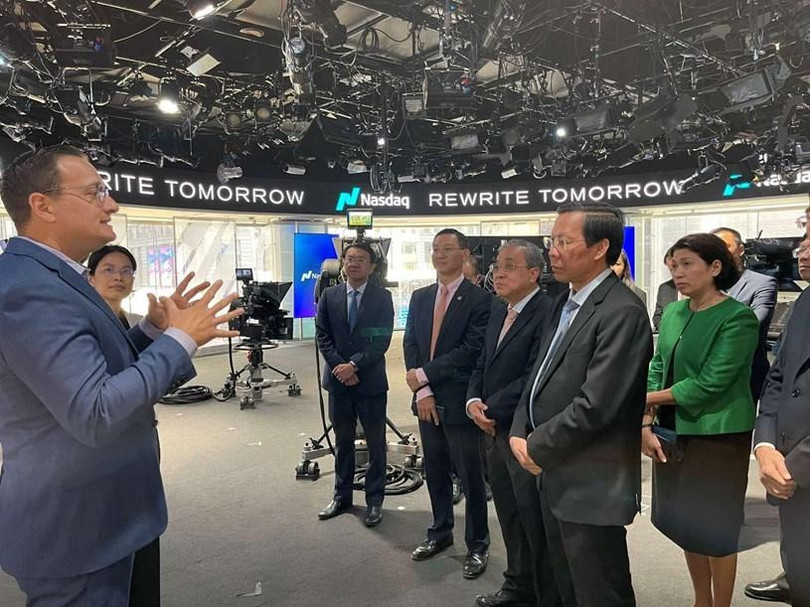 Đoàn đại biểu TPHCM thăm và làm việc tại Sàn giao dịch chứng khoán NASDAQ - Ảnh: TTBC TP.HCM cung cấp