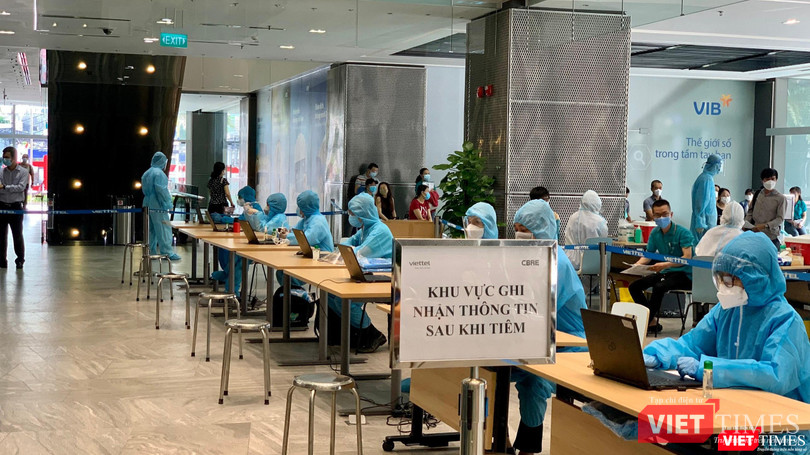 Nhân sự Viettel hỗ trợ TP.HCM đẩy mạnh ứng dụng Nền tảng quản lý tiêm chủng COVID-19 quốc gia