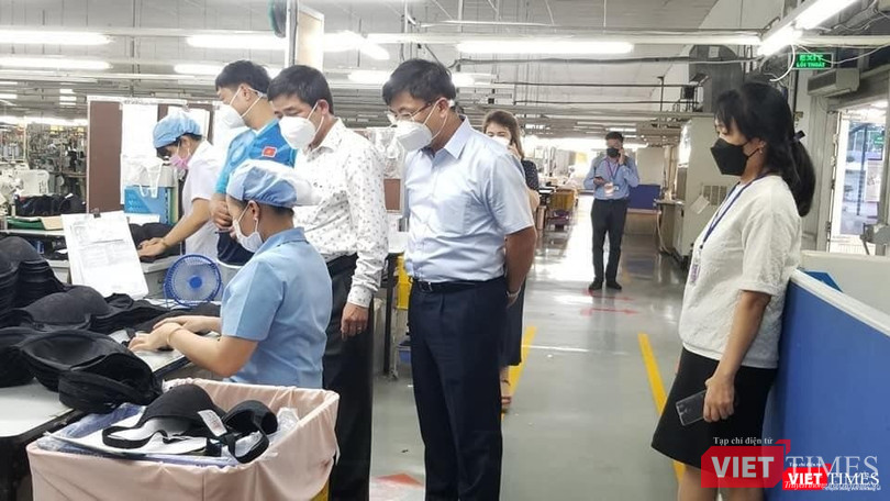 Chia sẻ về điều kiện ăn, ở, làm việc tại công ty với Tổ Thường trực đặc biệt của Bộ Y tế Chia sẻ về điều kiện ăn, ở, làm việc tại công ty với Tổ Thường trực đặc biệt của Bộ Y tế