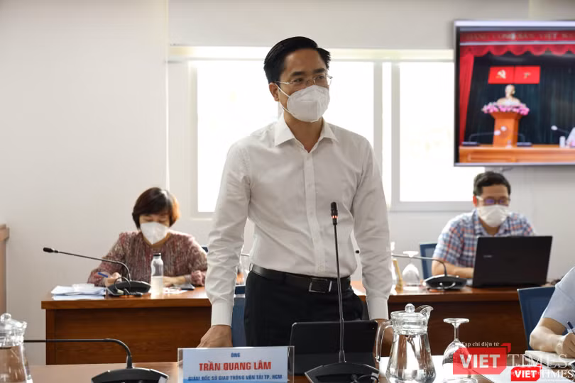 Giám đốc Sở Giao thông Vận tải - ông Trần Quang Lâm phát biểu tại họp báo hôm nay 25/7. Ảnh: Huyền Mai