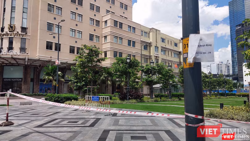 Khu vực trung tâm TP.HCM vắng không một bóng người trong những ngày giãn cách xã hội theo Chỉ thị 16 - Ảnh: Hoà Bình Khu vực trung tâm TP.HCM vắng không một bóng người trong những ngày giãn cách xã hội theo Chỉ thị 16 - Ảnh: Hoà Bình