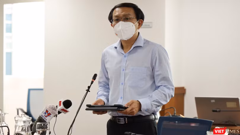 Giám đốc Sở Thông tin - Truyền thông Lâm Đình Thắng phát biểu tại họp báo. Ảnh: Huyền Mai