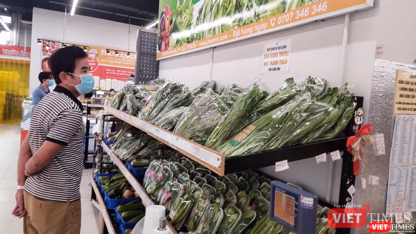 Ngày hôm nay, nhiều rau xanh đã được nhập trở lại đầy đủ trong các siêu thị TP.HCM - Ảnh: Hoà Bình