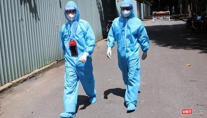 Những chiến binh áo trắng ở Bệnh viện dã chiến 175. Ảnh: GVT