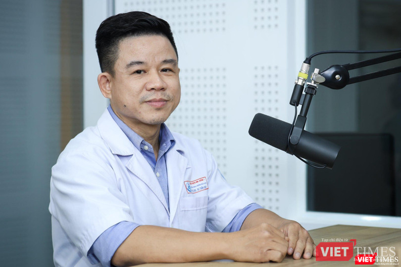 Bác sĩ Dư Tuấn Quy trả lời về cúm A, khuyến cáo nếu sử dụng Tamiflu không đúng cách có nguy cơ dẫn tới kháng thuốc. Ảnh: HB