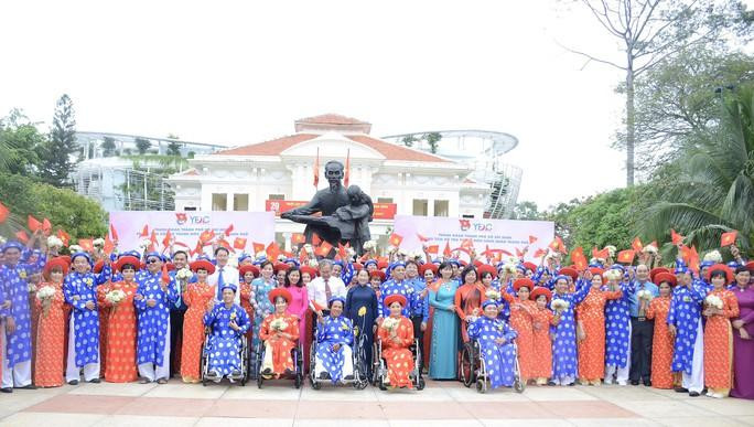 Dịp quốc khánh 2/9/2019, đã có 100 đôi thanh niên công nhân hoàn cảnh khó khăn, khuyết tật, bị tai nạn lao động tham gia lễ cưới tập thể. Ảnh: Hồng Đào