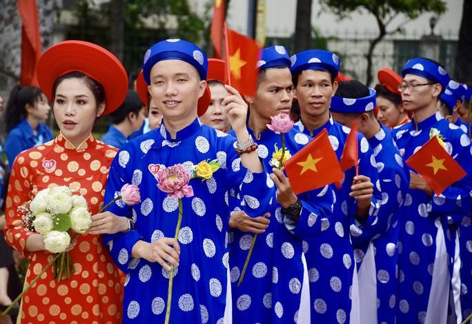 Nét rạng rỡ hạnh phúc của các cặp đôi trong lễ cưới tập thể. Ảnh: Hồng Đào