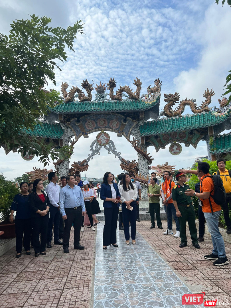 Bà Phan Thị Thắng - Phó Chủ tịch UBND TP.HCM và bà Nguyễn Thị Ánh Hoa - Giám đốc Sở Du lịch cùng tham gia chuyến khảo sát