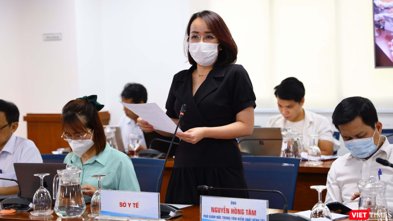 Phó Chánh Văn phòng Sở Y tế TP.HCM, bà Lê Thiện Quỳnh Như phát biểu tại họp báo chiều ngày 25/8