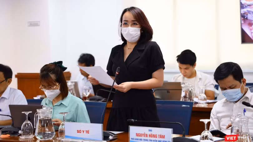 Phó Chánh Văn phòng Sở Y tế TP.HCM, bà Lê Thiện Quỳnh Như phát biểu tại họp báo chiều ngày 25/8