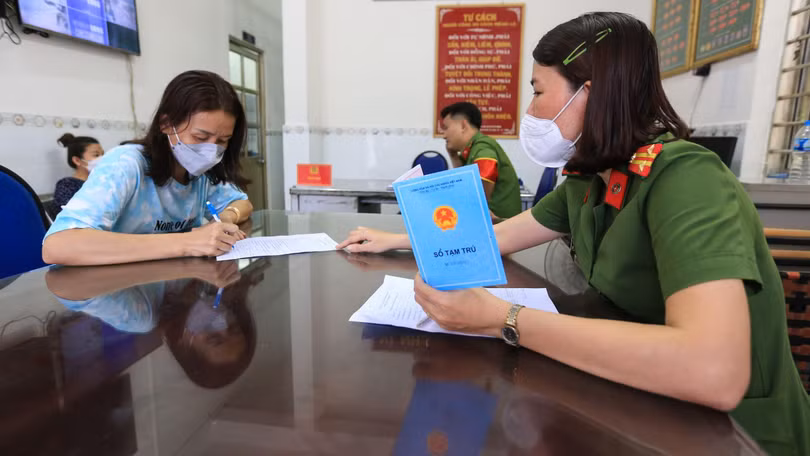 Thủ tướng Chính phủ yêu cầu chấn chỉnh thực hiện quy định liên quan đến bỏ sổ hộ khẩu giấy.