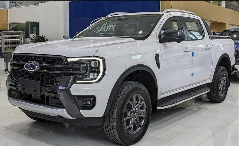 Ford Ranger trắng 2023.jpeg