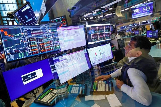 Nhà giao dịch tại sàn chứng khoán New York ngày 28/7. Ảnh: Reuters. Nhà giao dịch tại sàn chứng khoán New York ngày 28/7. Ảnh: Reuters.