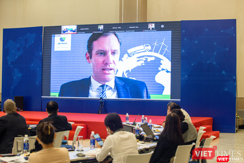 Ông Gabor Fluit - Tổng Giám đốc DE HEUS Châu Á phát biểu trực tuyến, vì đang là F0 nên không đến dự trực tiếp