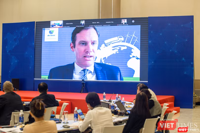 Ông Gabor Fluit - Tổng Giám đốc DE HEUS Châu Á phát biểu trực tuyến, vì đang là F0 nên không đến dự trực tiếp Ông Gabor Fluit - Tổng Giám đốc DE HEUS Châu Á phát biểu trực tuyến, vì đang là F0 nên không đến dự trực tiếp