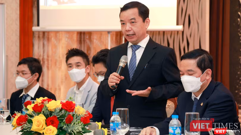 Ông Nguyễn Văn Phước, Giám đốc First News Trí Việt phát biểu tại họp báo Ông Nguyễn Văn Phước, Giám đốc First News Trí Việt phát biểu tại họp báo