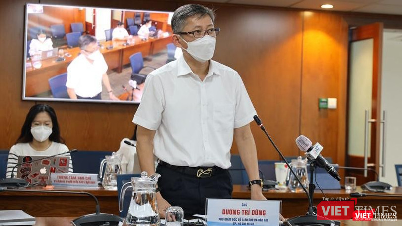Phó Giám đốc Sở GD&amp;ĐT TP.HCM Dương Trí Dũng cung cấp thông tin tới báo chí. Ảnh: Linh Nhi