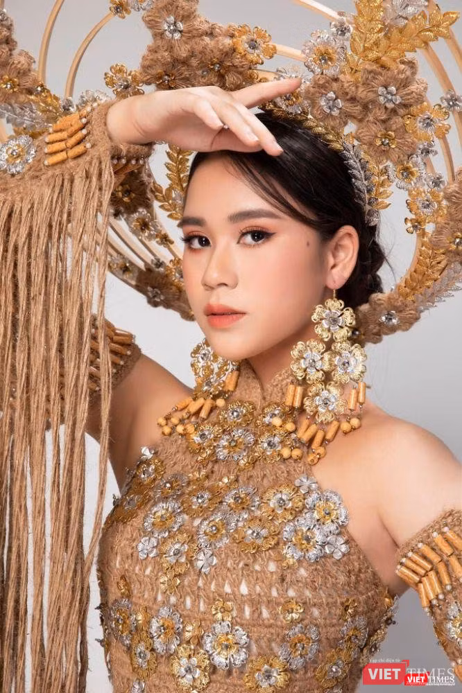 Rừng vàng biển bạc được NTK Việt Hùng "đo ni đóng giày" cho Bella Vũ Huyền Diệu