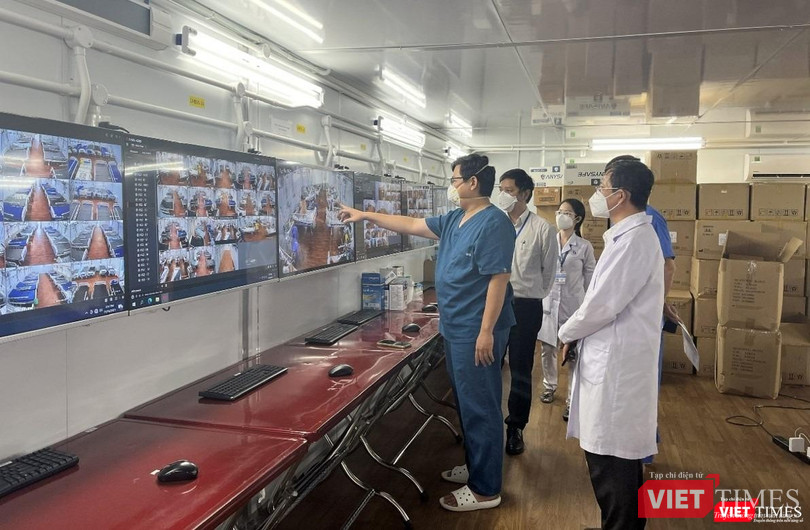 Lãnh đạo bệnh viện điều hành hoạt động tại khoa Hồi sức của BV dã chiến 3 tầng số 16