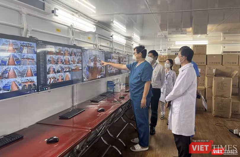 Lãnh đạo bệnh viện điều hành hoạt động tại khoa Hồi sức của BV dã chiến 3 tầng số 16