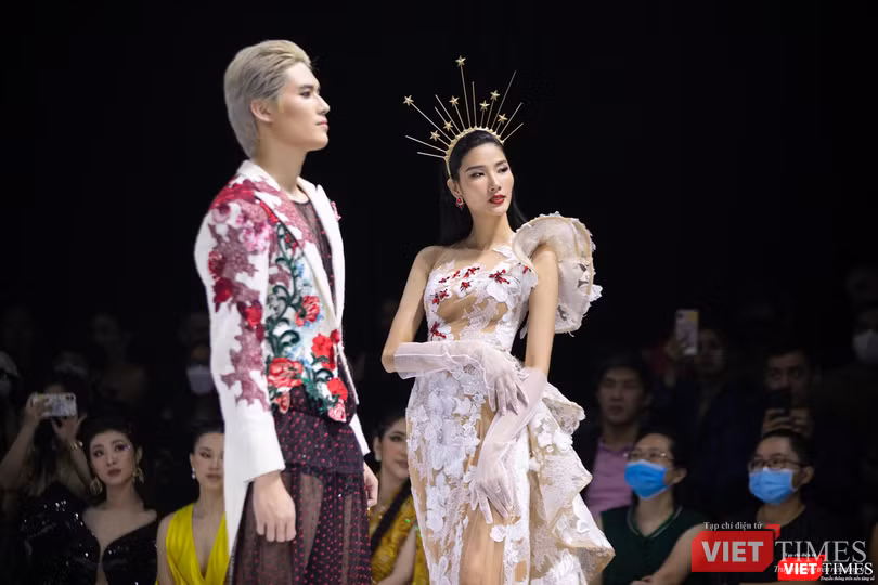 Á hậu Hoàng Thùy được lựa chọn để mở màn cho phần đầu tiên của REBORN - BST mới vừa công bố của NTK Hoàng Hải