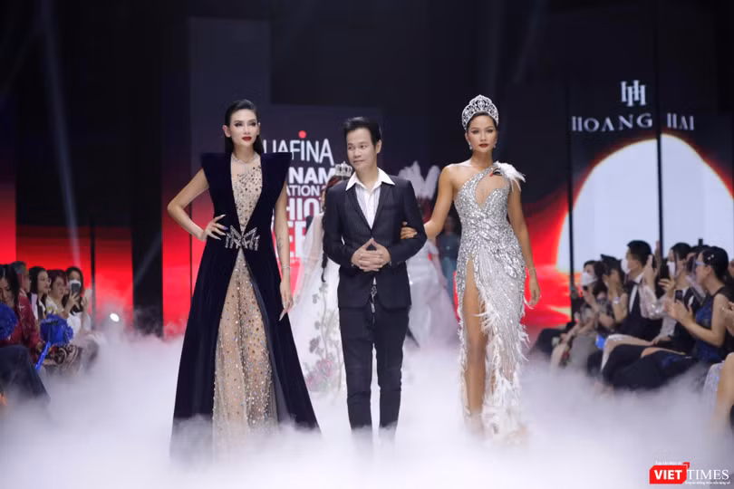Siêu mẫu Võ Hoàng Yến, NTK Hoàng Hải và Hoa hậu H'Hen Niê 