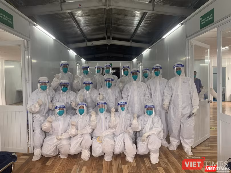 Các bác sĩ sẵn sàng trong cuộc chiến đấu chống COVID-19 ở vùng dịch