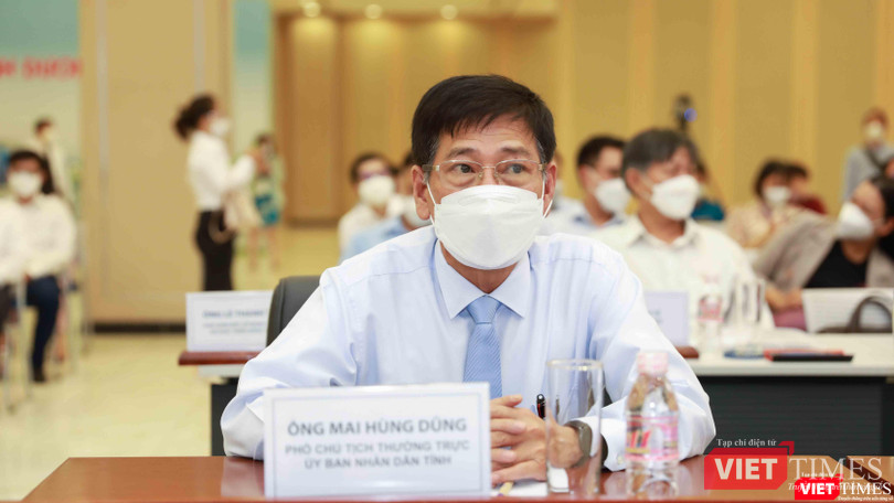 Ông Mai Hùng Dũng - Phó Chủ tịch thường trực UBND tỉnh Bình Dương dự hội nghị