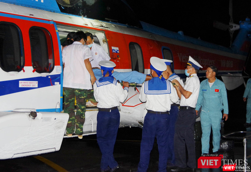 Chuyển bệnh nhân lên trực thăng