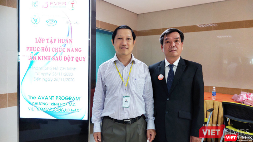 TS. BS Lê Văn Tuấn - Phó trưởng khoa Nội Thần kinh BV Chợ Rẫy và DS Lâm Thanh Hải tại chương trình tập huấn điều trị đột quỵ (Ảnh: Hoà Bình)