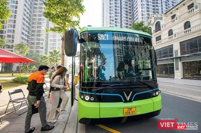 Xe bus điện đi Smart City được người dân Hà Nội hào hứng sử dụng. Ảnh: VG Xe bus điện đi Smart City được người dân Hà Nội hào hứng sử dụng. Ảnh: VG