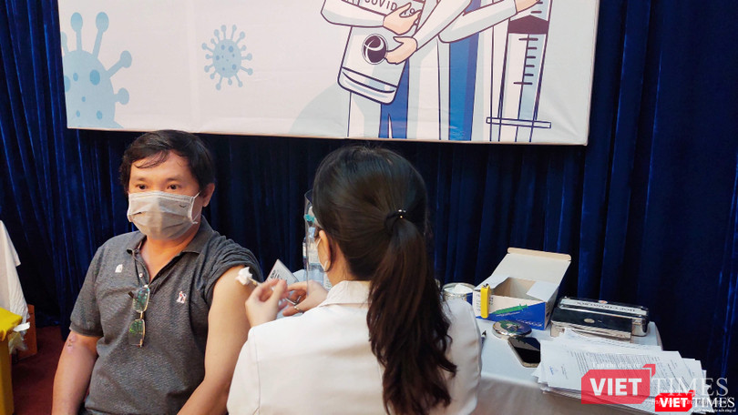 Tiêm vaccine COVID-19 tại Viện Pasteur TP.HCM. Ảnh: Hòa Bình Tiêm vaccine COVID-19 tại Viện Pasteur TP.HCM. Ảnh: Hòa Bình
