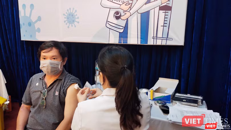 Tiêm vaccine COVID-19 tại Viện Pasteur TP.HCM. Ảnh: Hòa Bình